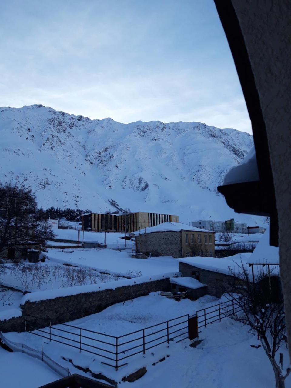 Hotel Iveria Kazbegi Eksteriør bilde